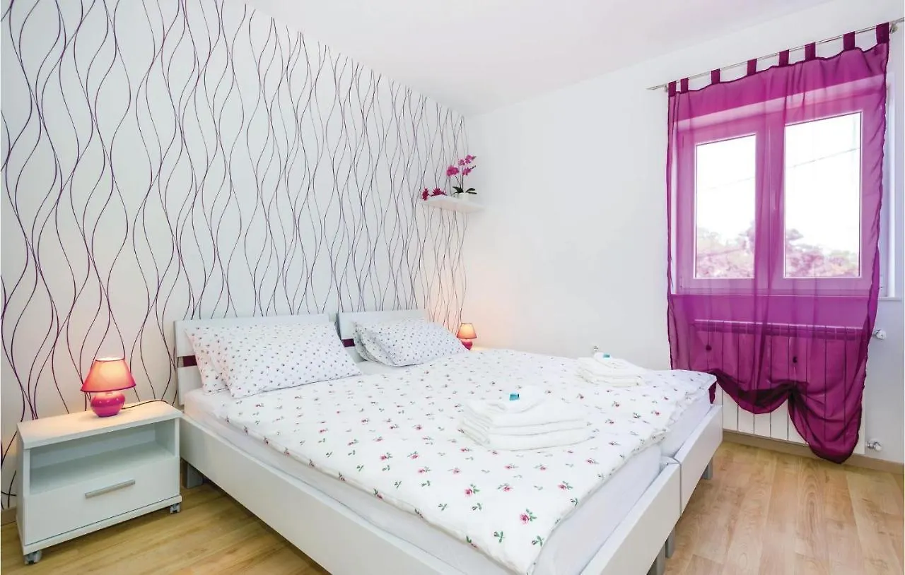 3 Bedroom Lovely Home In Bregi 오파티아 펜션